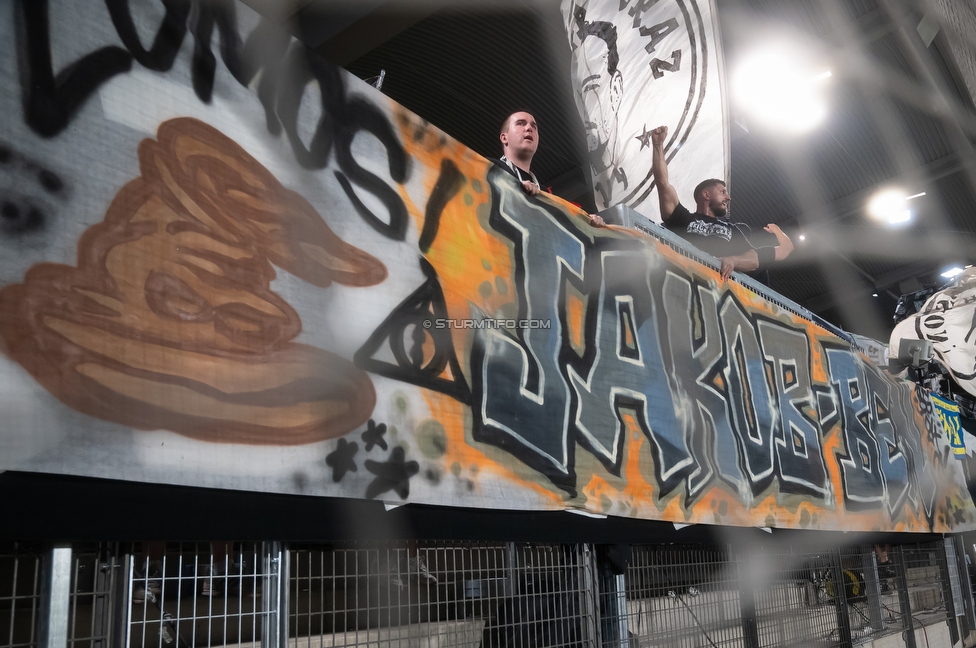 Sturm Graz - Fenerbahce
UEFA Champions League Qualifikation 3. Runde, SK Sturm Graz - Fenerbahce SK, Stadion Graz-Liebenau, 11.08.2026. Foto zeigt Fans von Sturm mit einem Spruchband
Schlüsselwörter: brigata baby