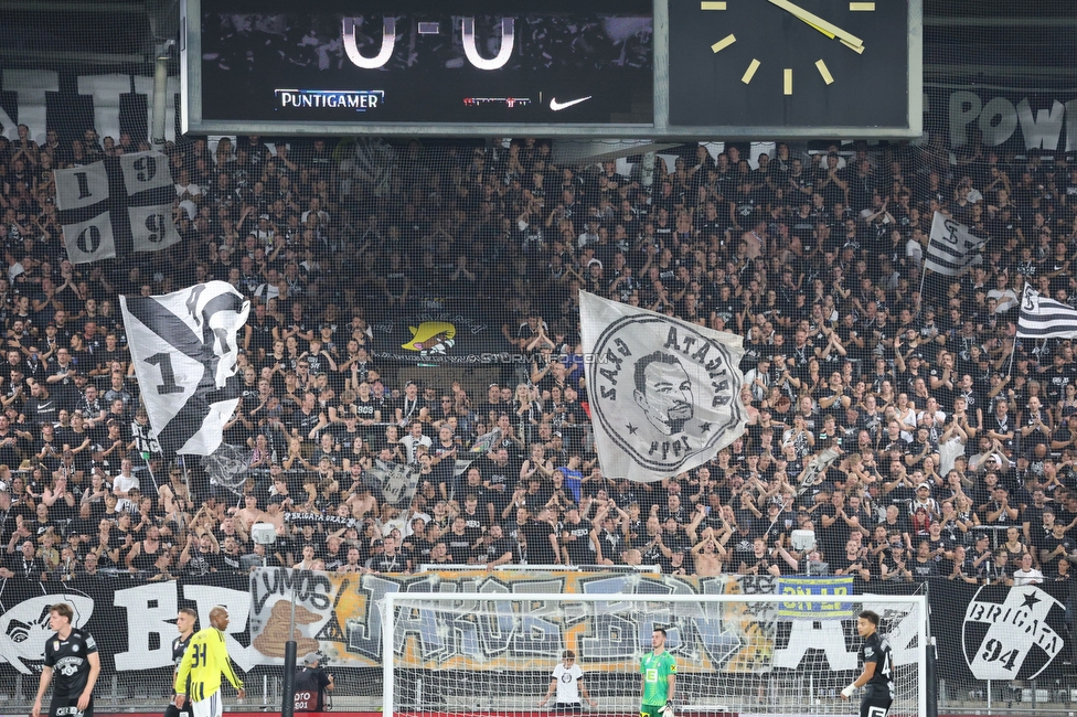 Sturm Graz - Fenerbahce
UEFA Champions League Qualifikation 3. Runde, SK Sturm Graz - Fenerbahce SK, Stadion Graz-Liebenau, 11.08.2026. 

Foto zeigt Fans von Sturm mit einem Spruchband
Schlüsselwörter: brigata baby