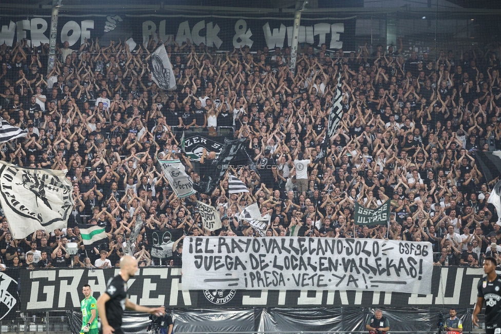 Sturm Graz - Fenerbahce
UEFA Champions League Qualifikation 3. Runde, SK Sturm Graz - Fenerbahce SK, Stadion Graz-Liebenau, 11.08.2026. 

Foto zeigt Fans von Sturm mit einem Spruchband
Schlüsselwörter: sturmflut rayo