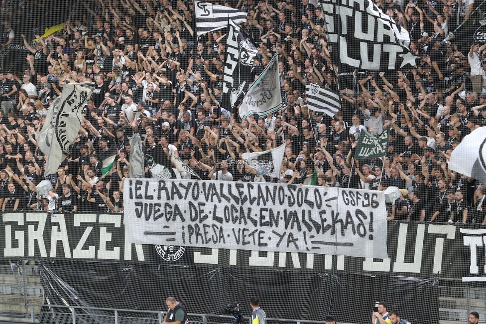 Sturm Graz - Fenerbahce
UEFA Champions League Qualifikation 3. Runde, SK Sturm Graz - Fenerbahce SK, Stadion Graz-Liebenau, 11.08.2026. 

Foto zeigt Fans von Sturm mit einem Spruchband
Schlüsselwörter: sturmflut rayo