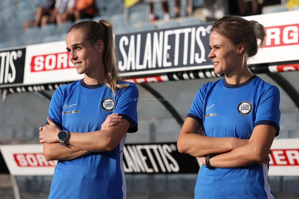 Sturm Frauen - Gintra
UEFA Womens Europa Cup Qualifikation, 1. Runde, SK Sturm Graz Frauen - FC Gintra, Stadion Graz-Liebenau, 26.08.2026.Foto zeigt Carmen Schauer (Physiotherapeutin Sturm Graz) und Lena Goetz (Physiotherapeutin Sturm Graz)
