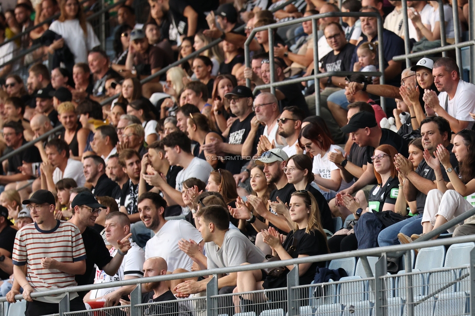 Sturm Frauen - Gintra
UEFA Womens Europa Cup Qualifikation, 1. Runde, SK Sturm Graz Frauen - FC Gintra, Stadion Graz-Liebenau, 26.08.2026.Foto zeigt Fans von Sturm
