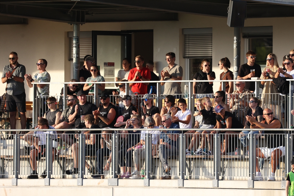 Sturm Frauen - Suedburgenland
OEFB Frauen Bundesliga, 5. Runde, SK Sturm Graz Frauen - SpG Suedburgenland TSV Hartberg, Trainingszentrum Messendorf, 29.08.2026. Foto zeigt Fans von Sturm
