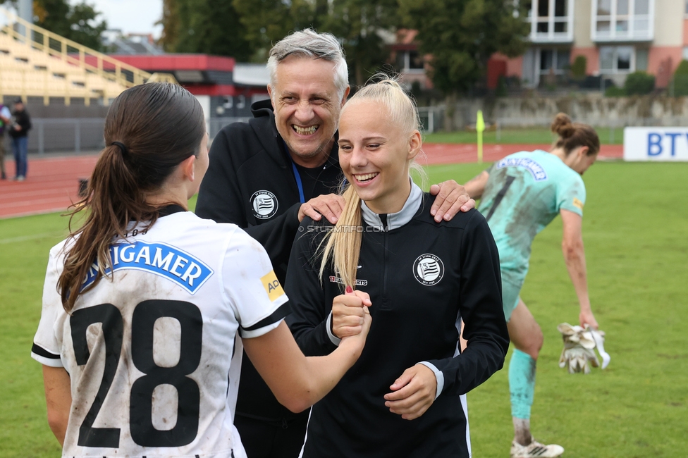 Gintra - Sturm Frauen
UEFA Womens Europa Cup, 1. Runde, FC Gintra - SK Sturm Graz Frauen, Siauliai City Municipal Stadium, 02.09.2026.Foto zeigt Marie Spiess (Sturm Frauen), Helmut Degen (Organisatorischer Leiter Sturm Frauen) und Lucie Krejcova (Sturm Frauen)
