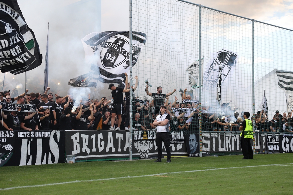 Voitsberg - Sturm Graz
OEFB Cup 2. Runde, TSV Voitsberg - SK Sturm Graz, Muenzer Bioindustrie Sportpark, Voitsberg, 05.09.2026. Foto zeigt Fans von Sturm
