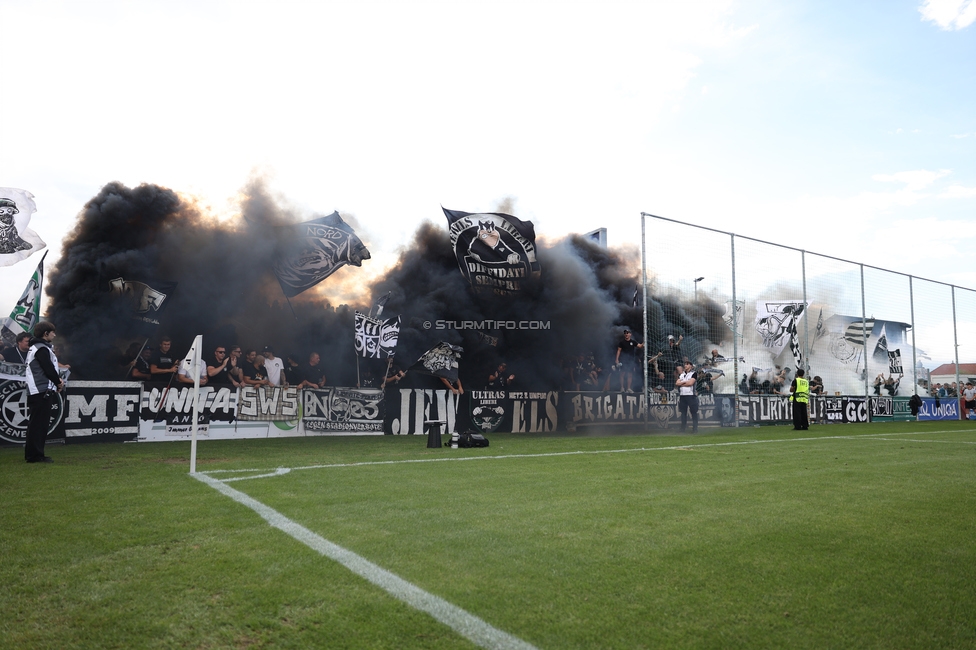 Voitsberg - Sturm Graz
OEFB Cup 2. Runde, TSV Voitsberg - SK Sturm Graz, Muenzer Bioindustrie Sportpark, Voitsberg, 05.09.2026. Foto zeigt Fans von Sturm mit Pyrotechnik
