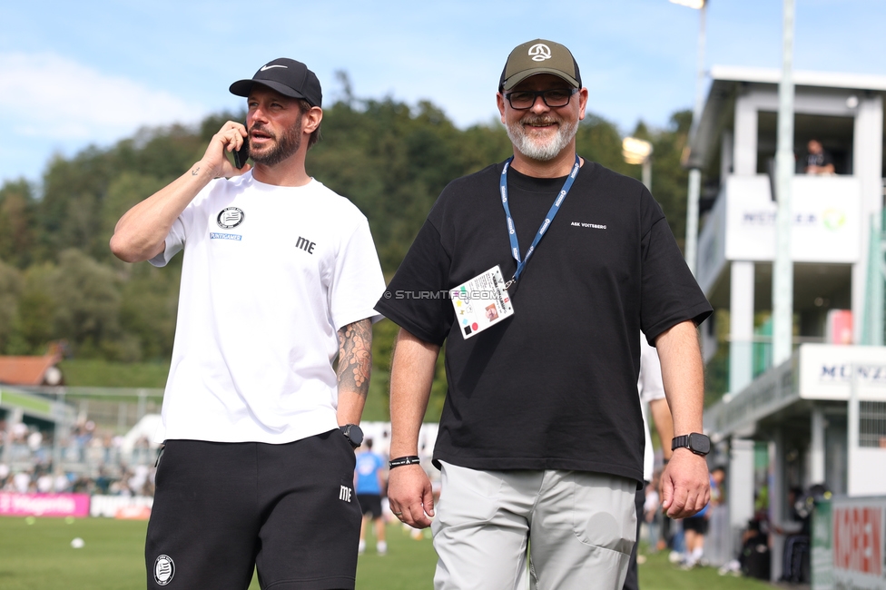 Voitsberg - Sturm Graz
OEFB Cup 2. Runde, TSV Voitsberg - SK Sturm Graz, Muenzer Bioindustrie Sportpark, Voitsberg, 05.09.2026. Foto zeigt Martin Ehrenreich (Teammanagement Sturm) und Michael Muenzer
