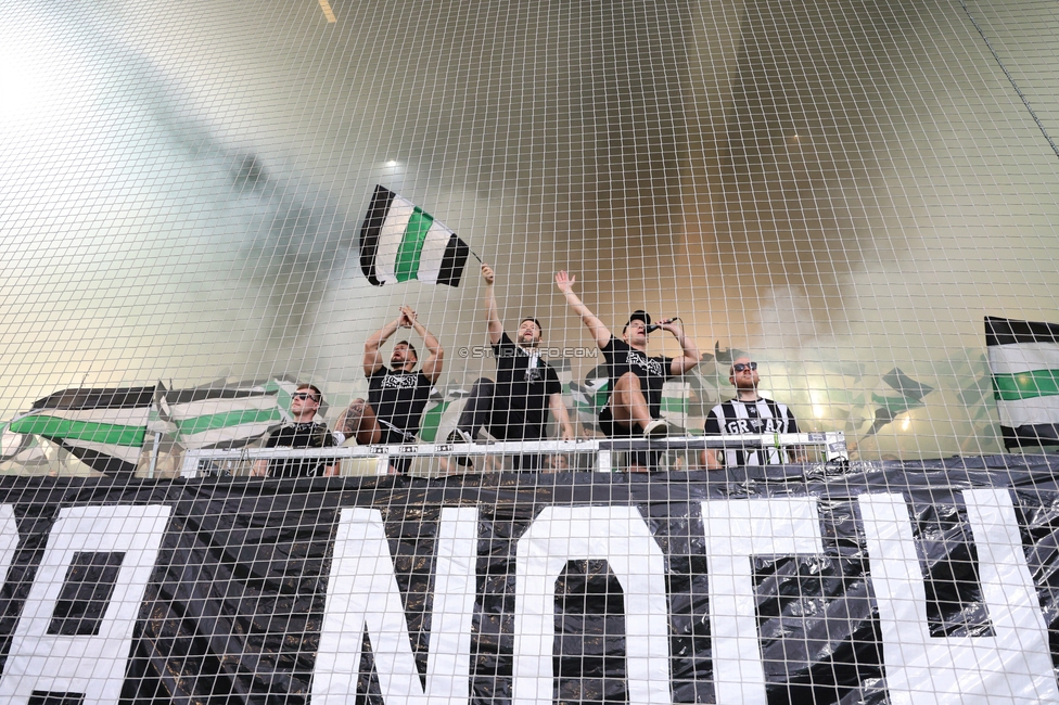 Sturm Graz - LASK
Oesterreichische Fussball Bundesliga, 6. Runde, SK Sturm Graz - Linzer ASK, Stadion Graz-Liebenau, 13.09.2026. Foto zeigt Fans von Sturm mit Pyrotechnik
