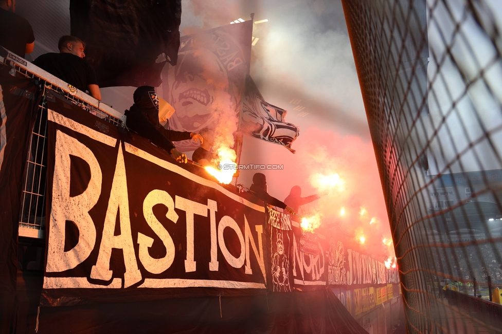 Sturm Graz - LASK
Oesterreichische Fussball Bundesliga, 6. Runde, SK Sturm Graz - Linzer ASK, Stadion Graz-Liebenau, 13.09.2026. Foto zeigt Fans von Sturm mit Pyrotechnik
