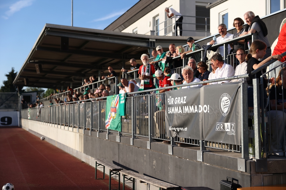 Sturm Frauen - Rapid
OEFB Frauen Bundesliga, 7. Runde, SK Sturm Graz Frauen - SK Rapid, Trainingszentrum Messendorf, 18.09.2026. Foto zeigt Fans von Sturm
