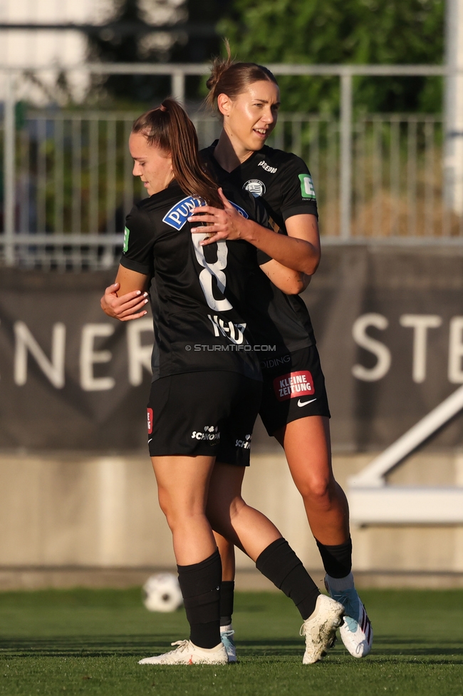 Sturm Frauen - Rapid
OEFB Frauen Bundesliga, 7. Runde, SK Sturm Graz Frauen - SK Rapid, Trainingszentrum Messendorf, 18.09.2026. Foto zeigt Julia Keutz (Sturm Frauen) und Laura Krumboeck (Sturm Frauen)
