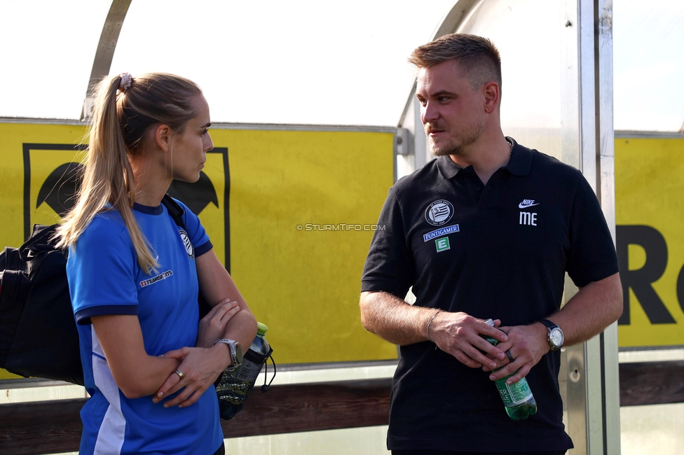 Sturm Frauen - Austria
OEFB Frauen Bundesliga, 8. Runde, SK Sturm Graz Frauen - FK Austria Wien, Trainingszentrum Messendorf, 27.09.2026. Foto zeigt Carmen Schauer (Physiotherapeutin Sturm Graz) und Michael Erlitz (Sportdirektor Sturm Frauen)
