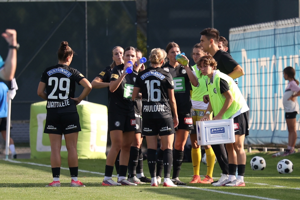 Sturm Frauen - Austria
OEFB Frauen Bundesliga, 8. Runde, SK Sturm Graz Frauen - FK Austria Wien, Trainingszentrum Messendorf, 27.09.2026. Foto zeigt die Mannschaft der Sturm Frauen
