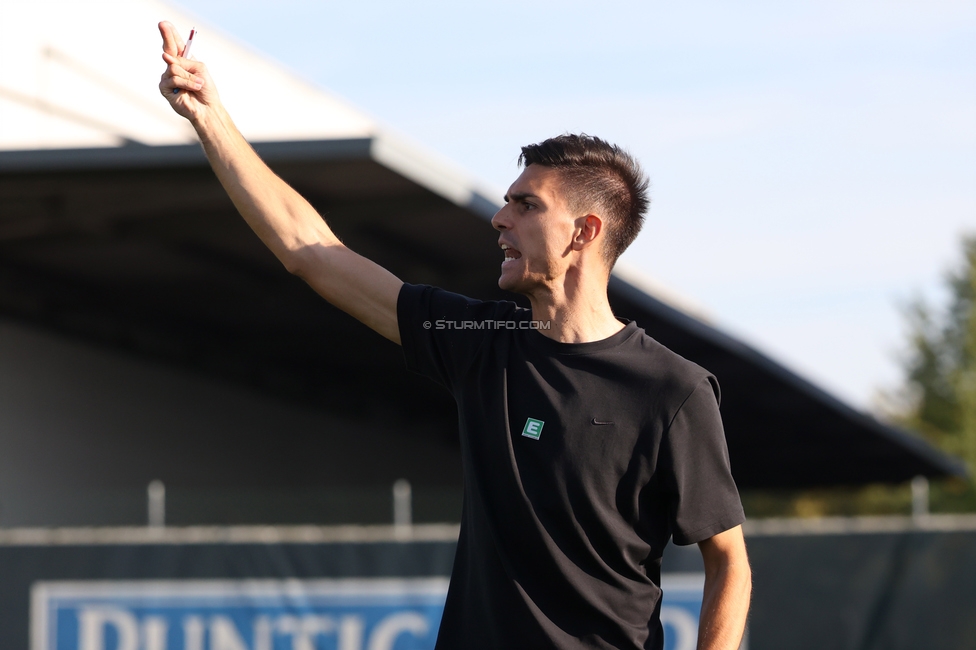 Sturm Frauen - Austria
OEFB Frauen Bundesliga, 8. Runde, SK Sturm Graz Frauen - FK Austria Wien, Trainingszentrum Messendorf, 27.09.2026. Foto zeigt Tode Djakovic (Cheftrainer Sturm Frauen)
