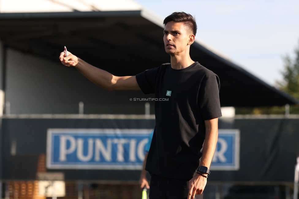 Sturm Frauen - Austria
OEFB Frauen Bundesliga, 8. Runde, SK Sturm Graz Frauen - FK Austria Wien, Trainingszentrum Messendorf, 27.09.2026. Foto zeigt Tode Djakovic (Cheftrainer Sturm Frauen)
