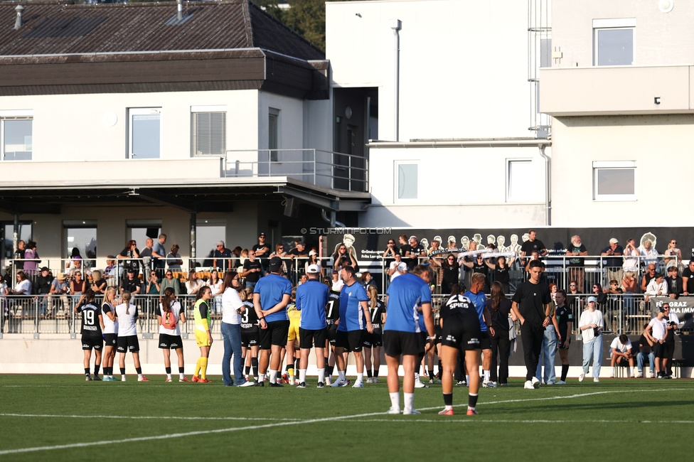 Sturm Frauen - Austria
OEFB Frauen Bundesliga, 8. Runde, SK Sturm Graz Frauen - FK Austria Wien, Trainingszentrum Messendorf, 27.09.2026. Foto zeigt Fans von Sturm
