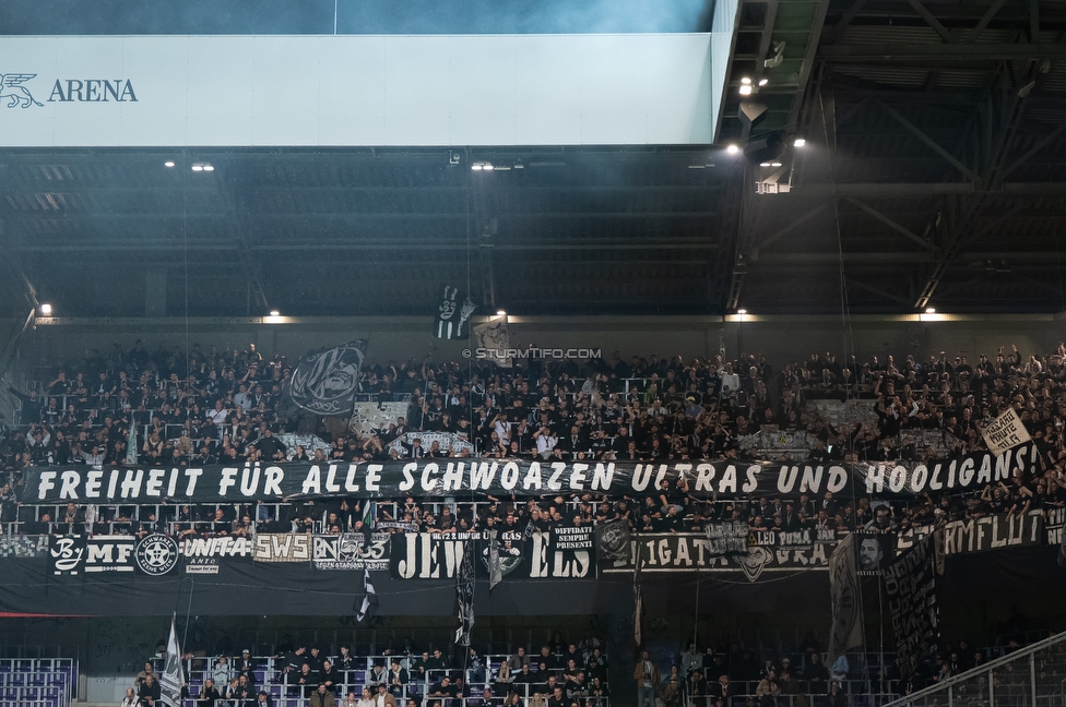 Austria Wien - Sturm Graz
Oesterreichische Fussball Bundesliga, 8. Runde, FK Austria Wien - SK Sturm Graz, Franz Horr Stadion Wien, 10.10.2026.

Foto zeigt Fans von Sturm mit einem Spruchband
