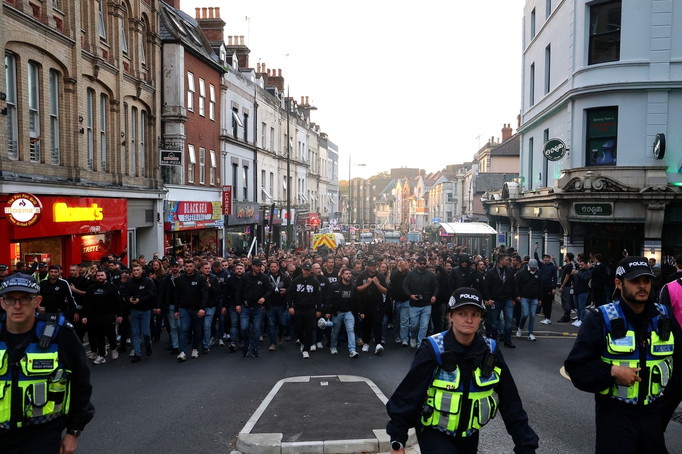 Bournemouth - Sturm Graz
UEFA Europa League Gruppenphase 2. Spieltag, AFC Bournemouth - SK Sturm Graz, Bournemouth Stadium, 15.10.2026. Foto zeigt Fans von Sturm beim Corteo
