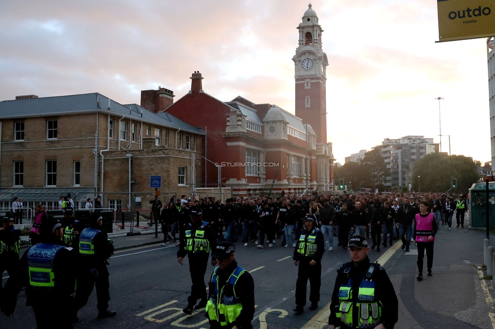 Bournemouth - Sturm Graz
UEFA Europa League Gruppenphase 2. Spieltag, AFC Bournemouth - SK Sturm Graz, Bournemouth Stadium, 15.10.2026. Foto zeigt Fans von Sturm beim Corteo
