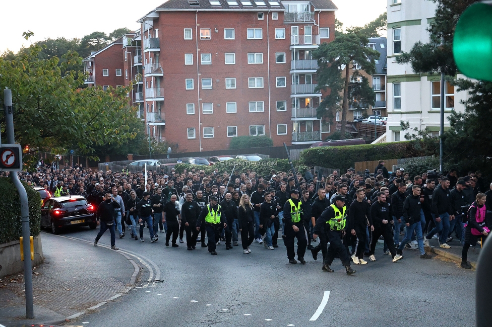 Bournemouth - Sturm Graz
UEFA Europa League Gruppenphase 2. Spieltag, AFC Bournemouth - SK Sturm Graz, Bournemouth Stadium, 15.10.2026. 

Foto zeigt Fans von Sturm beim Corteo
