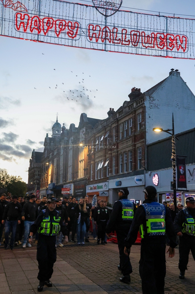 Bournemouth - Sturm Graz
UEFA Europa League Gruppenphase 2. Spieltag, AFC Bournemouth - SK Sturm Graz, Bournemouth Stadium, 15.10.2026. 

Foto zeigt Fans von Sturm beim Corteo
