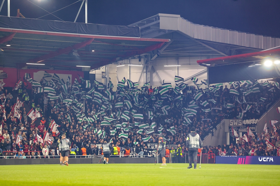 Bournemouth - Sturm Graz
UEFA Europa League Gruppenphase 2. Spieltag, AFC Bournemouth - SK Sturm Graz, Bournemouth Stadium, 15.10.2026. 

Foto zeigt Fans von Sturm mit einer Choreografie
