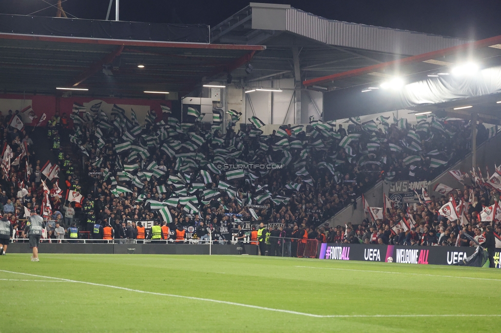 Bournemouth - Sturm Graz
UEFA Europa League Gruppenphase 2. Spieltag, AFC Bournemouth - SK Sturm Graz, Bournemouth Stadium, 15.10.2026. 

Foto zeigt Fans von Sturm mit einer Choreografie
