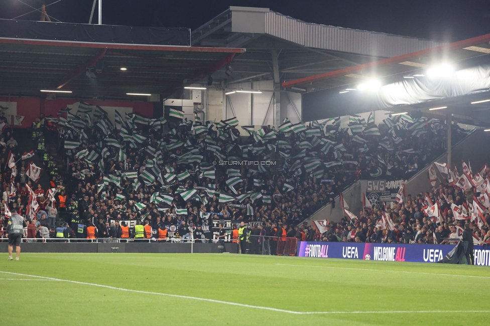 Bournemouth - Sturm Graz
UEFA Europa League Gruppenphase 2. Spieltag, AFC Bournemouth - SK Sturm Graz, Bournemouth Stadium, 15.10.2026. 

Foto zeigt Fans von Sturm mit einer Choreografie
