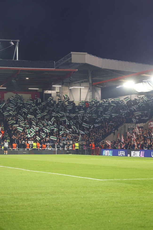 Bournemouth - Sturm Graz
UEFA Europa League Gruppenphase 2. Spieltag, AFC Bournemouth - SK Sturm Graz, Bournemouth Stadium, 15.10.2026. 

Foto zeigt Fans von Sturm mit einer Choreografie
