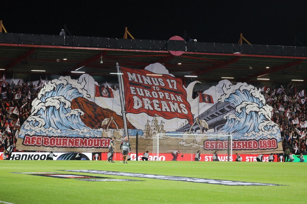 Bournemouth - Sturm Graz
UEFA Europa League Gruppenphase 2. Spieltag, AFC Bournemouth - SK Sturm Graz, Bournemouth Stadium, 15.10.2026. 

Foto zeigt Fans von Bournemouth mit einer Choreografie
