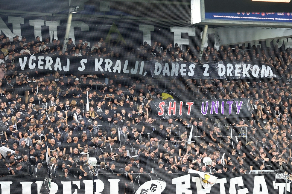 Sturm Graz - GAK
Oesterreichische Fussball Bundesliga, 9. Runde, SK Sturm Graz - Grazer AK, Stadion Graz-Liebenau, 18.10.2026. Foto zeigt Fans von Sturm mit einem Spruchband
