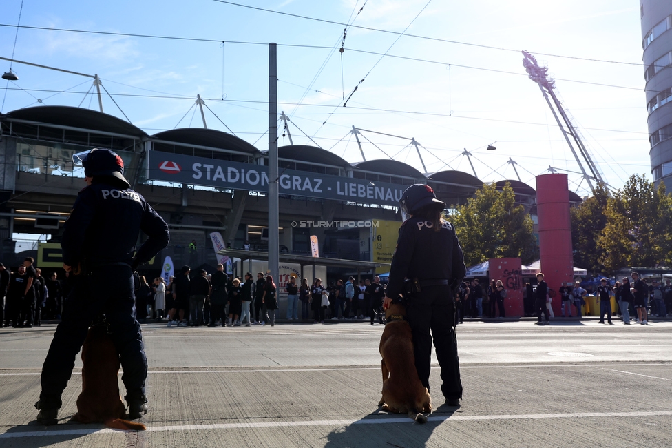 Sturm Graz - GAK
Oesterreichische Fussball Bundesliga, 9. Runde, SK Sturm Graz - Grazer AK, Stadion Graz-Liebenau, 18.10.2026. 

Foto zeigt Polizei
