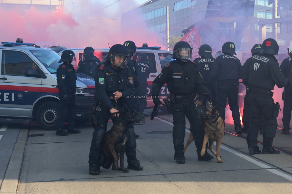 Sturm Graz - GAK
Oesterreichische Fussball Bundesliga, 9. Runde, SK Sturm Graz - Grazer AK, Stadion Graz-Liebenau, 18.10.2026. 

Foto zeigt Polizei
