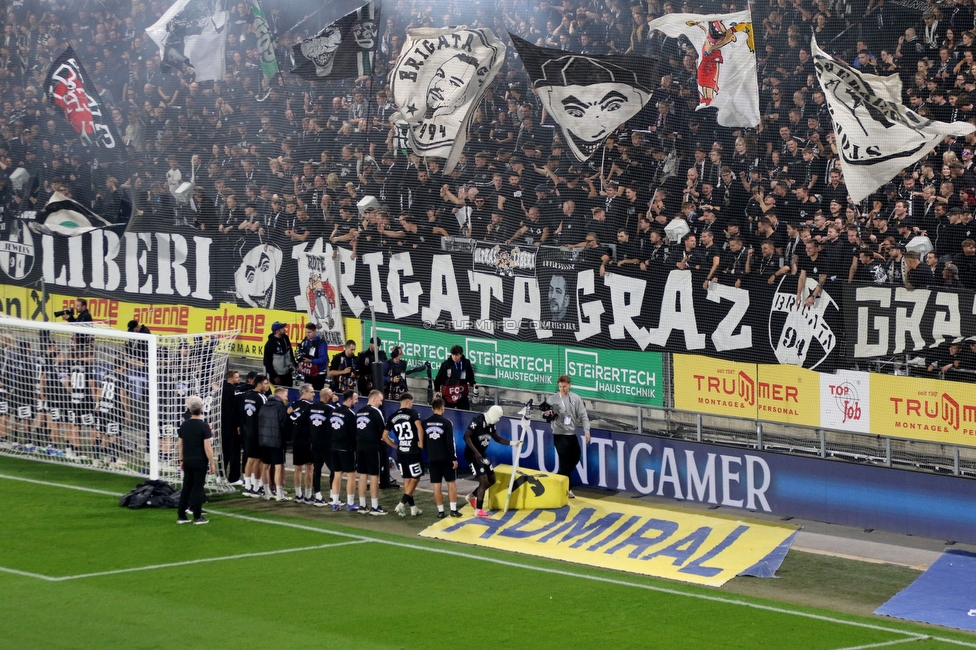 Sturm Graz - GAK
Oesterreichische Fussball Bundesliga, 9. Runde, SK Sturm Graz - Grazer AK, Stadion Graz-Liebenau, 18.10.2026. Foto zeigt Fans von Sturm und die Mannschaft von Sturm
