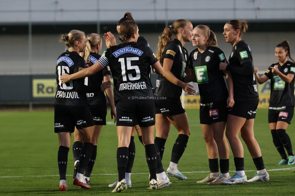Sturm Frauen - LASK
OEFB Frauen Bundesliga, 11. Runde, SK Sturm Graz Frauen - LASK, Trainingszentrum Messendorf, 23.10.2026. Foto zeigt die Mannschaft der Sturm Frauen
