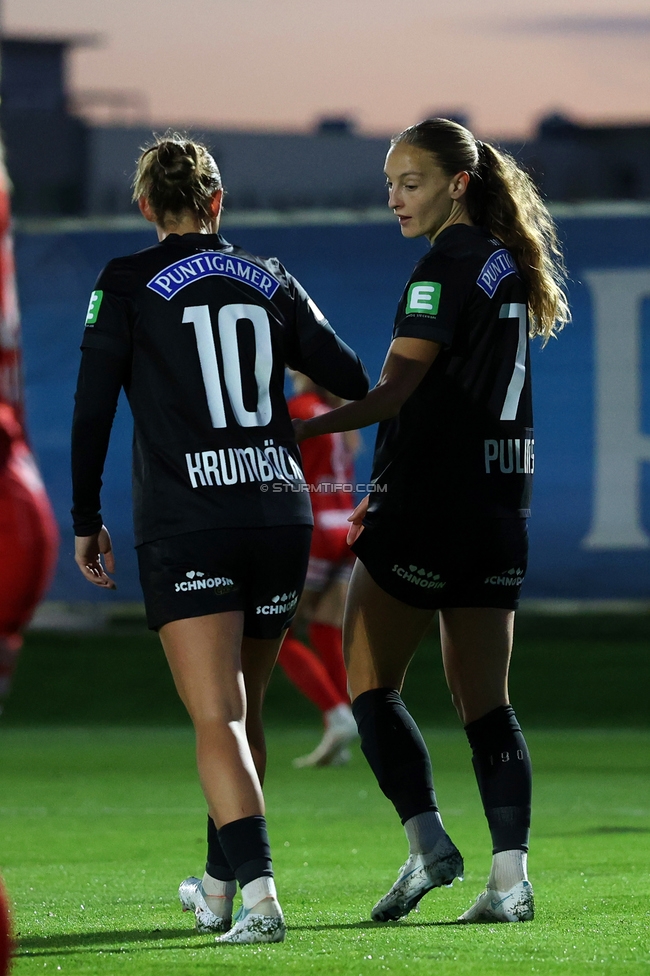 Sturm Frauen - LASK
OEFB Frauen Bundesliga, 11. Runde, SK Sturm Graz Frauen - LASK, Trainingszentrum Messendorf, 23.10.2026. Foto zeigt Laura Krumboeck (Sturm Frauen) und Brigitta Pulins (Sturm Frauen)
