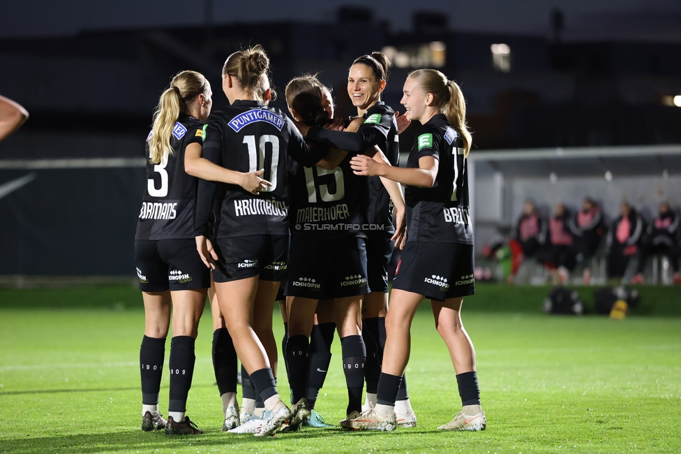 Sturm Frauen - LASK
OEFB Frauen Bundesliga, 11. Runde, SK Sturm Graz Frauen - LASK, Trainingszentrum Messendorf, 23.10.2026. Foto zeigt die Mannschaft der Sturm Frauen
