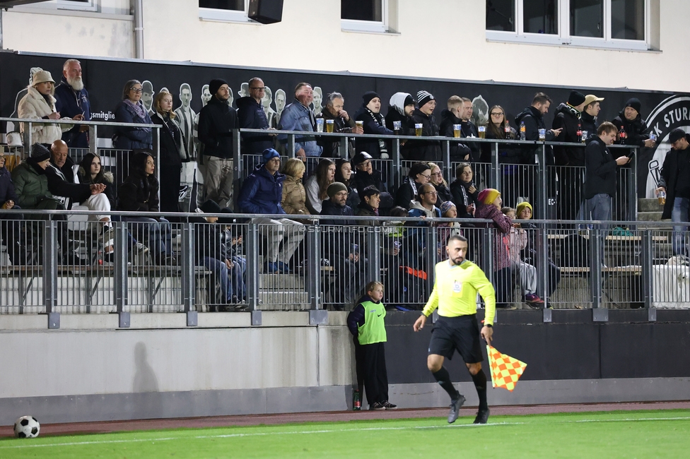 Sturm Frauen - LASK
OEFB Frauen Bundesliga, 11. Runde, SK Sturm Graz Frauen - LASK, Trainingszentrum Messendorf, 23.10.2026. Foto zeigt Fans von Sturm
