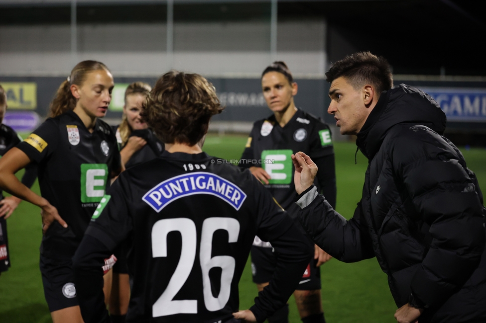 Sturm Frauen - LASK
OEFB Frauen Bundesliga, 11. Runde, SK Sturm Graz Frauen - LASK, Trainingszentrum Messendorf, 23.10.2026. Foto zeigt Tode Djakovic (Cheftrainer Sturm Frauen)

