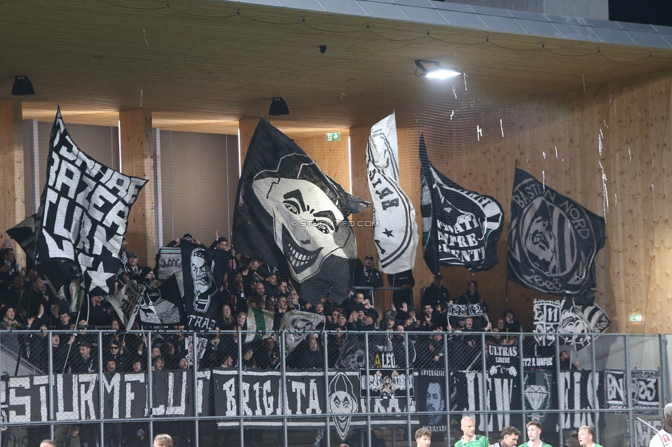Lustenau - Sturm Graz
OEFB Cup 3. Runde, SC Austria Lustenau - SK Sturm Graz, Reichshofstadion, Lustenau, 29.10.2026. Foto zeigt Fans von Sturm
