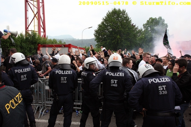Schlüsselwörter: Kapfenberg Polizei Haende Pyrotechnik