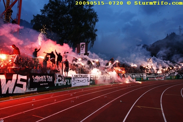 Schlüsselwörter: Kapfenberg Choreografie Pyrotechnik Sturmflut Pecore Langenwang SzeneWien Brigata SWS BlackPearl