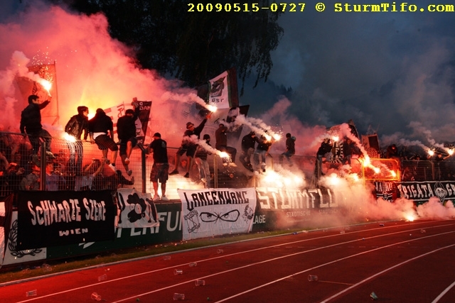 Schlüsselwörter: Kapfenberg Choreografie Pyrotechnik Sturmflut Pecore Langenwang SzeneWien Brigata