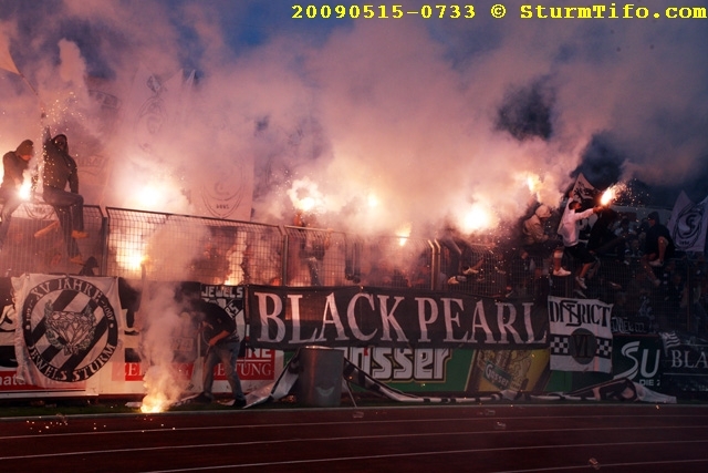 Schlüsselwörter: Kapfenberg Choreografie Pyrotechnik BlackPearl Jewels DistrictVI BlackAngels