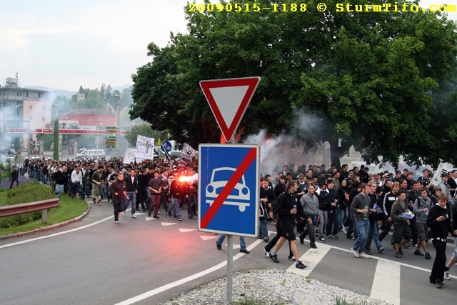 Schlüsselwörter: Kapfenberg Corteo Pyrotechnik Fahne