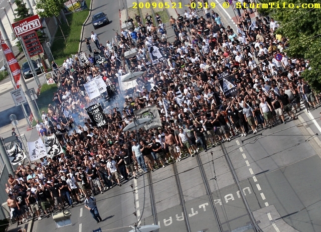 Schlüsselwörter: Corteo Doppelhalter Fahne Graz