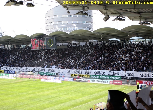 Schlüsselwörter: Graz Choreografie Spruchband Faehnchen