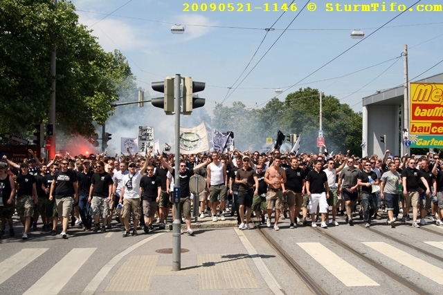 Schlüsselwörter: Graz Corteo Haende Pyrotechnik